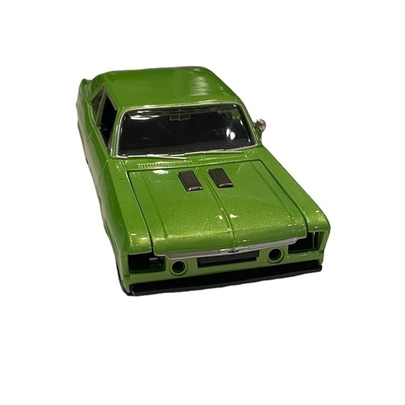 Maisto 1970 Chevrolet Nova SS Diecast Vehicle Lime Green - Picture 4 of 16
